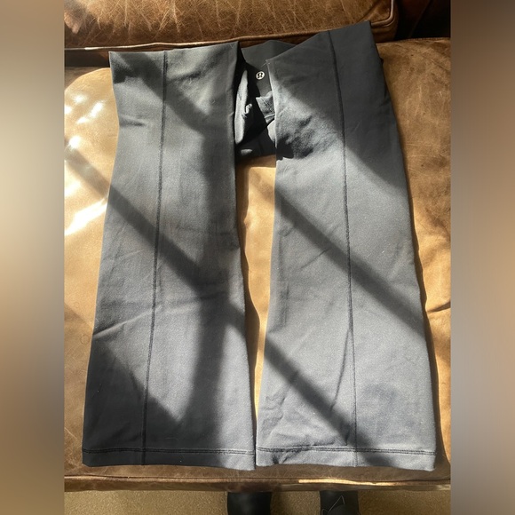 Lululemon Black Semi-Flared High-Rise Leggings with seam down the back - Picture 4 of 7